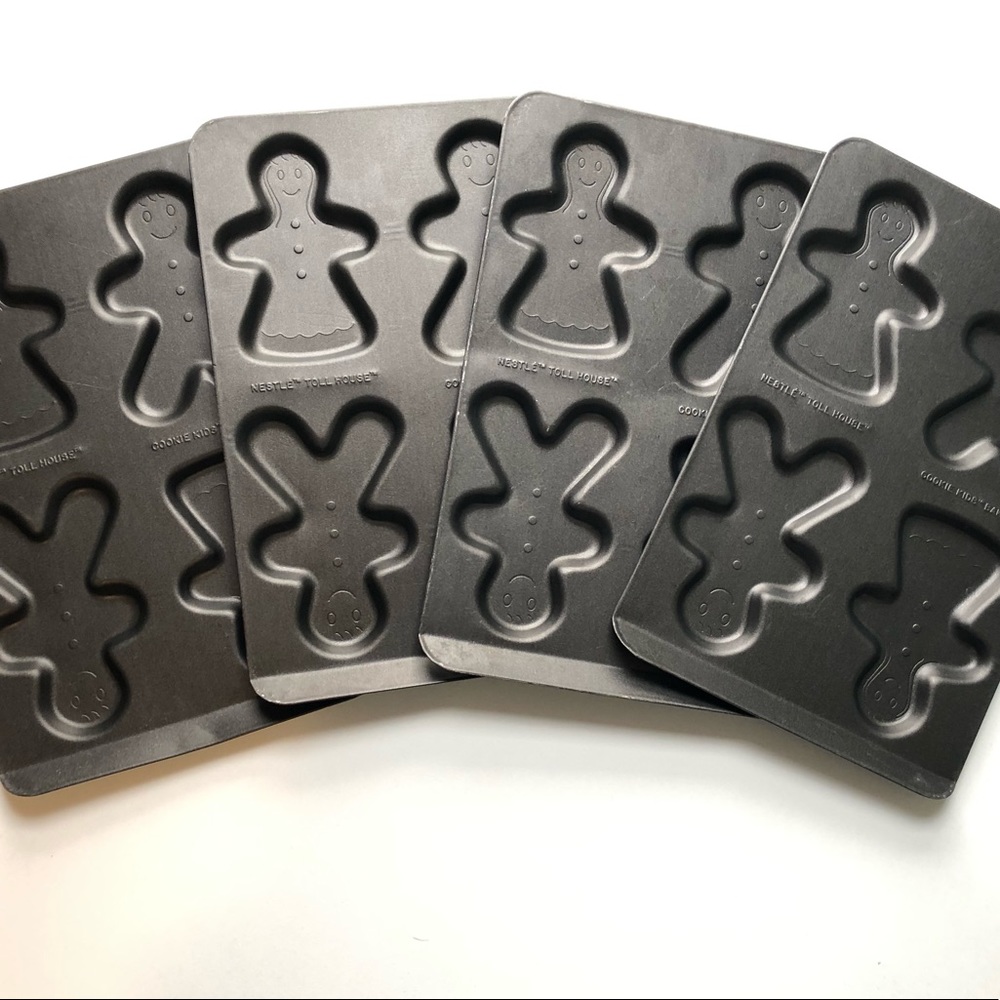 4 Nestle Tollhouse Cookie Kids Baking Pans
